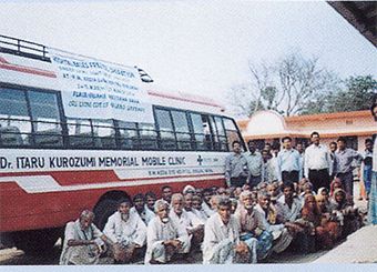 ケディア眼科病院の僻地検診バス